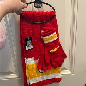 NWT NFL Brand Super Bowl Contenders St. Louis Chiefs Red Scarf and Gloves Set